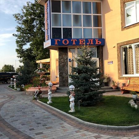 Venezia Hotel Chernivtsi Exterior photo